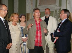 André Gast, Christa Grimme, Reinhilde Gebhardt, Frank Haseley und Falk Götzel vom Verein "Rettung Schloss Blankenburg" führten Finanzminister Jens Bullerjahn durch das Große Schloss. Nicht im Bild: Stadtrat Heinz Grimme und Investitionsbank-Chef Manfred Maas.